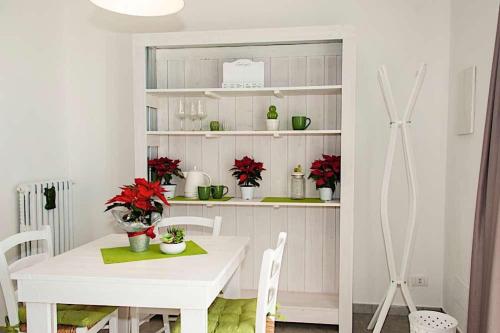 a white dining room with a white table and chairs at Agriturismo Cozzo di Papaleo in Ragusa