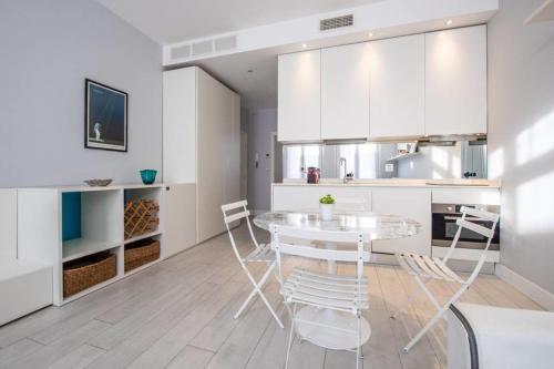 Virtuvė arba virtuvėlė apgyvendinimo įstaigoje Cannes City Center 4 pax close to sea !