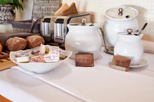 Comida en o cerca de este apartahotel