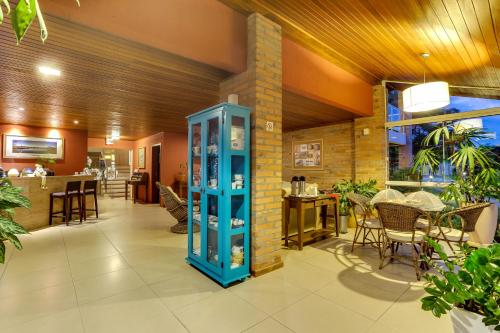 a lobby with a blue telephone in a restaurant at Pousada Ilha Faceira in Florianópolis