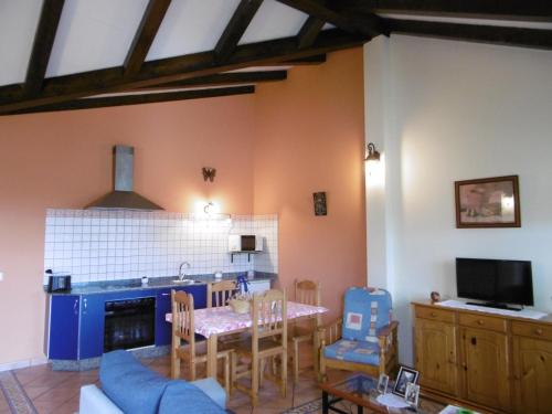 a living room with a table and a kitchen at Casa Benito in Ribadeo