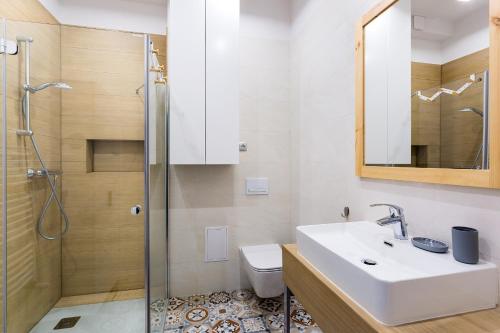 Kúpeľňa v ubytovaní Apartament DOMANIS z widokiem na góry