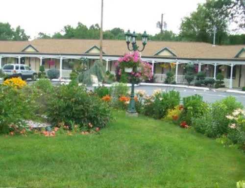 Cheshire Welcome Inn in Waterbury