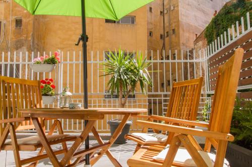 Foto Central Terrace Modern Apartment