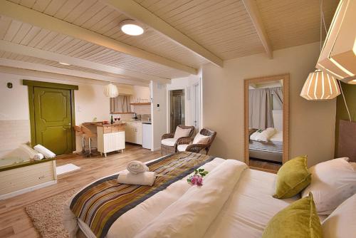 Predel za sedenje v nastanitvi SOL Suite In The Village