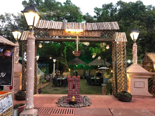 an arch with a sign that reads mad smoke house at Evershine Resort & Spa in Mahabaleshwar