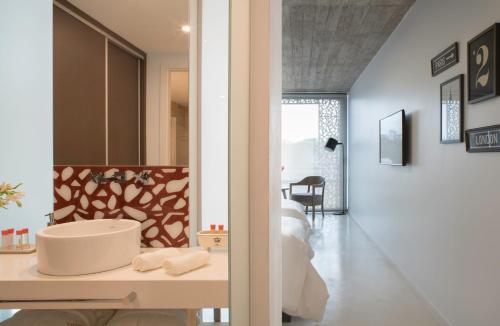 a bathroom with a sink and a mirror at T Design Hotel Boutique in Tandil