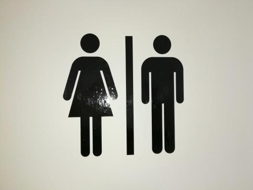 a sign with a man and a woman at EFE Aparts in Mina Clavero