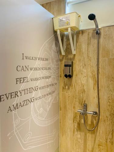 Un baño de WORK INN TPE