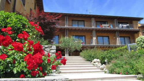 Giardino di Residence Corte Ferrari -Ciao Vacanze-