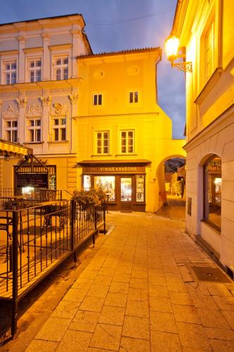 a street in a city with a yellow building at (Ne)vinná kavárna in Mikulov