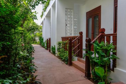 Jardín al aire libre en The Moon Residence & Spa