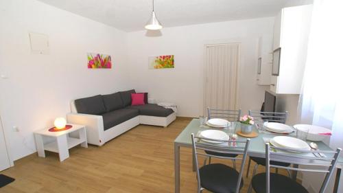 Apartments Kamelija