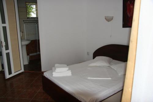 Łóżko lub łóżka w pokoju w obiekcie Hotel Laguna
