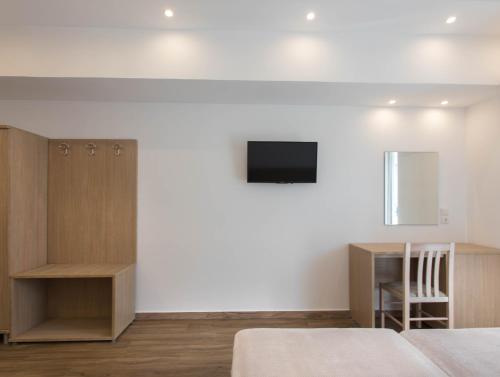 TV a/nebo společenská místnost v ubytování Mare Naxia Hotel