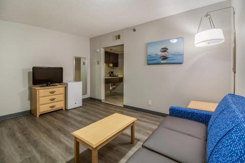 TV a/nebo společenská místnost v ubytování Clarion Hotel Jackson Northwest
