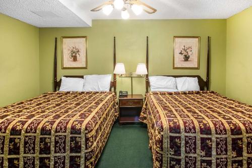 Lova arba lovos apgyvendinimo įstaigoje Rodeway Inn & Suites Smyrna