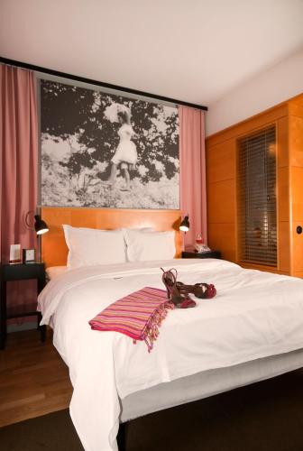 Hotel Rival Image