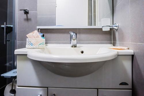 Ένα μπάνιο στο Rooms VERDE