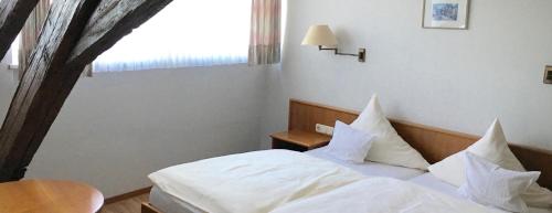 Postel nebo postele na pokoji v ubytování Gasthof Anker