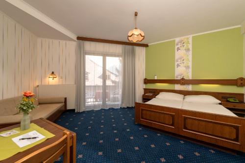 Una cama o camas en una habitación de Pension Wienerstub'n