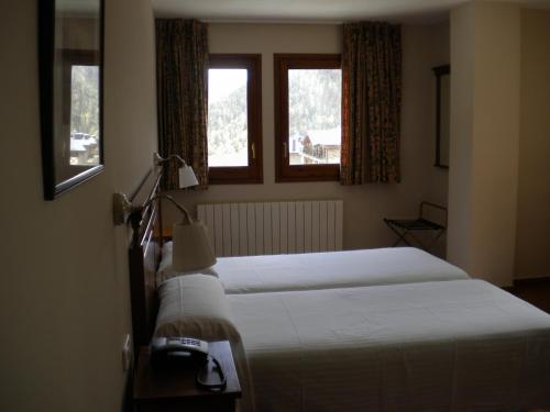  Hotel Xalet Verdú -  Room  picture :    Tea/Coffee maker    Bath    Safety deposit box                            