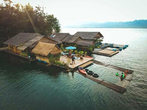 Gallery image of Sweet Home Floating House in Ban Lum Le
