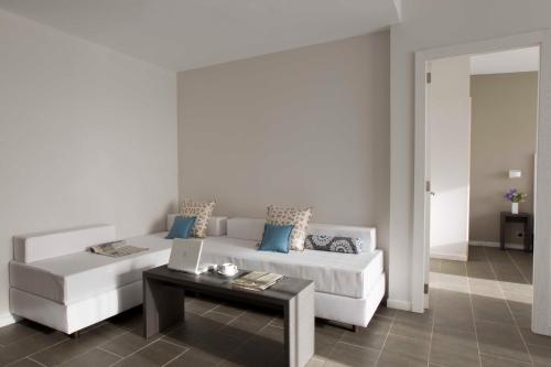 a living room with a white couch and a table at Altafulla Mar Hotel in Altafulla