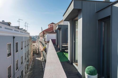 Bairro Alto Flat Balcony Views by LovelyStay