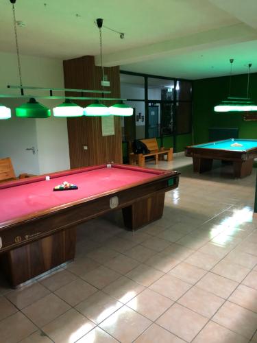 Τραπέζι μπιλιάρδου στο Villaggio dello sciatore residence paradiso appartamenti e monolocale
