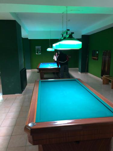 Τραπέζι μπιλιάρδου στο Villaggio dello sciatore residence paradiso appartamenti e monolocale