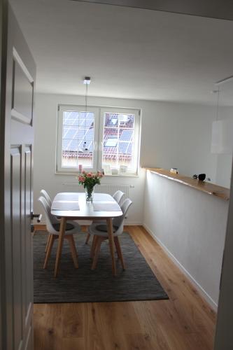 a dining room with a table and chairs at Ferienwohnung in herrlicher Lage in Bad Urach
