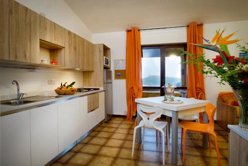 Kuchyň nebo kuchyňský kout v ubytování Residence Appartamenti Caffarena