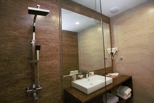 Ein Badezimmer in der Unterkunft Gallery Art Hotel