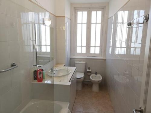 a bathroom with a toilet and a sink and a shower at Monte Agudo Angola 45 in Lisbon