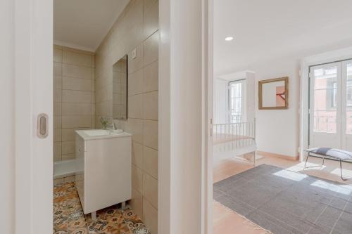 Bright & Spacious With Orange Tree Patio, by TimeCooler