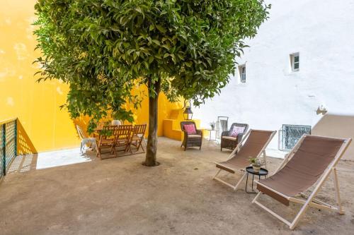 Bright & Spacious With Orange Tree Patio, by TimeCooler