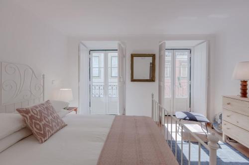 Bright & Spacious With Orange Tree Patio, by TimeCooler