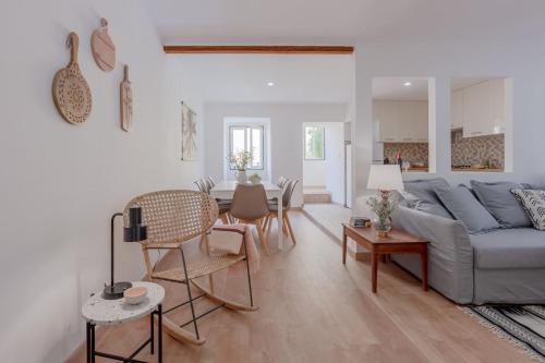 Bright & Spacious With Orange Tree Patio, by TimeCooler