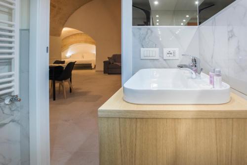 A bathroom at DiVinum