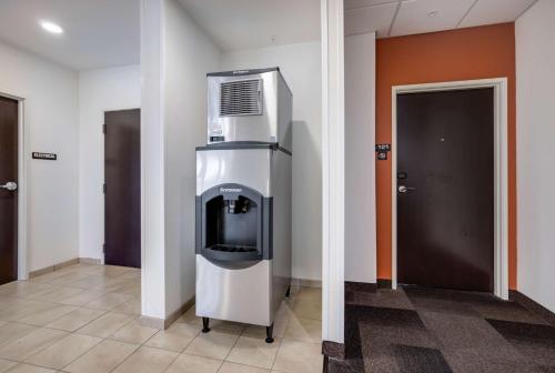 Η κουζίνα ή μικρή κουζίνα στο Motel 6 Poplar Bluff, MO