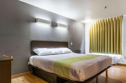 a bedroom with a large bed with a window at Motel 6-Alexandria, LA - South in Alexandria