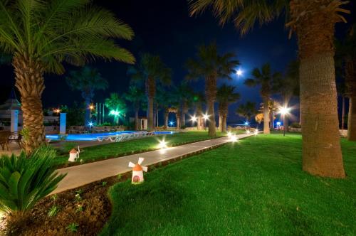 Jardín al aire libre en My Marina Select Hotel