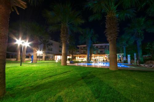 Jardín al aire libre en My Marina Select Hotel