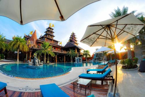 Bazén v ubytování Ammata Lanta Resort nebo v jeho okolí