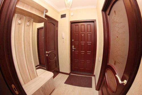Ett badrum på Замечательные однокомнатные апартаменты в центре Арбат, Назарбаева 42А