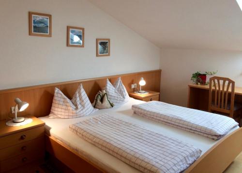Кровать или кровати в номере Oberlinderhof
