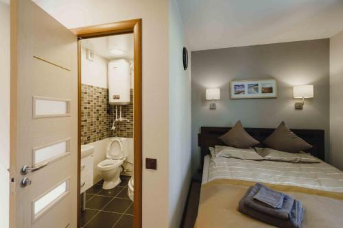Ett badrum på Mini Hotel Rooms & Breakfast