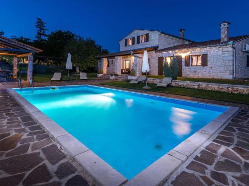 Fotografia z galérie ubytovania Elegant Villa in Istria with Outdoor Pool v destinácii Tinjan