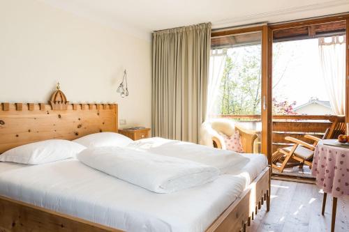 En eller flere senge i et værelse på Gasthof zur Krone